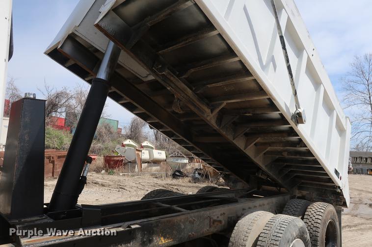 image for item DF3647 1998 Freightliner FL70 dump truck