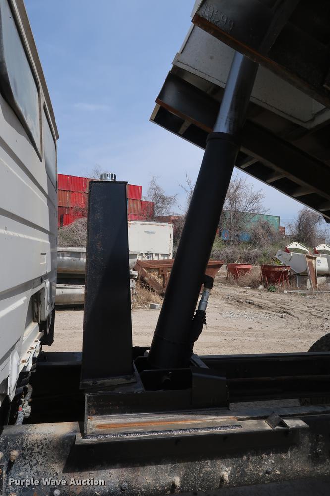 image for item DF3647 1998 Freightliner FL70 dump truck