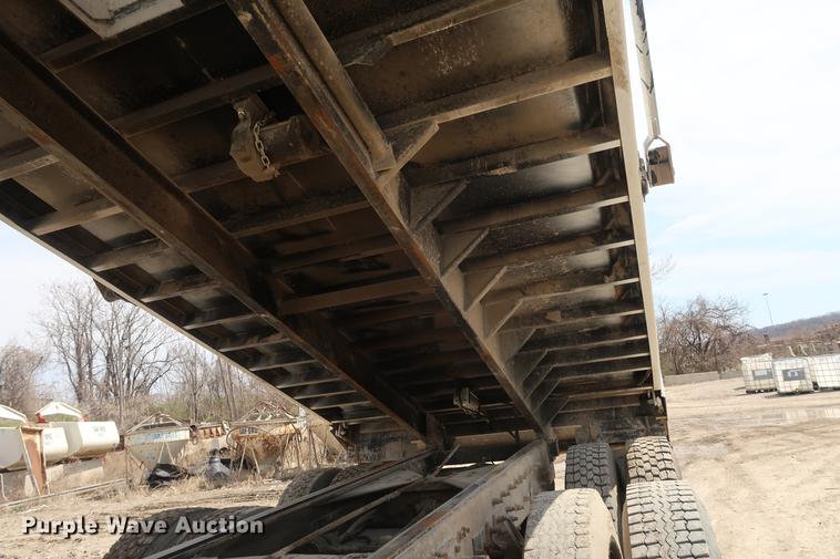 image for item DF3647 1998 Freightliner FL70 dump truck