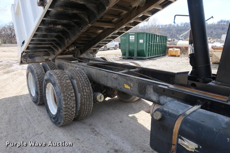 image for item DF3647 1998 Freightliner FL70 dump truck