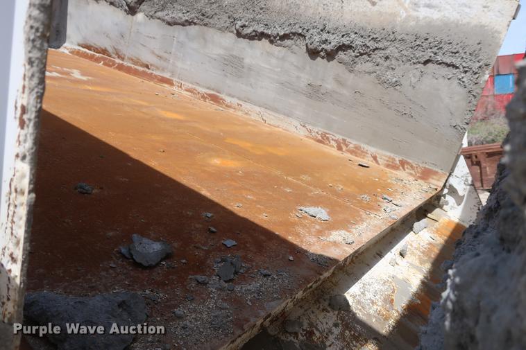 image for item DF3647 1998 Freightliner FL70 dump truck