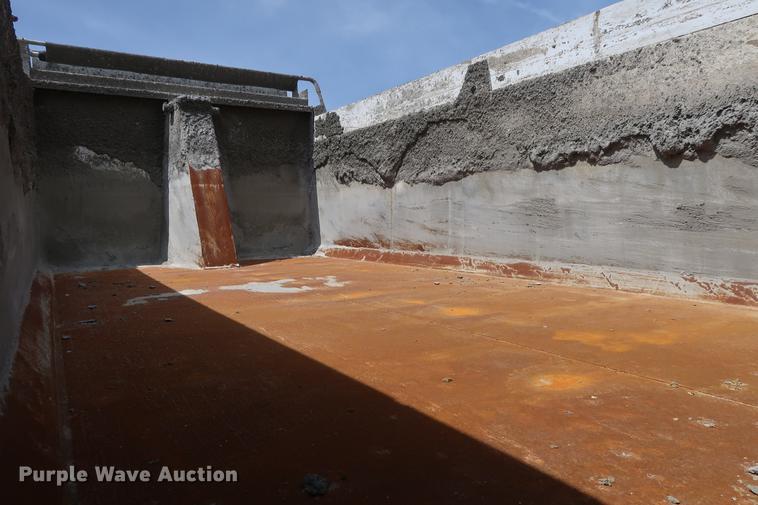 image for item DF3647 1998 Freightliner FL70 dump truck