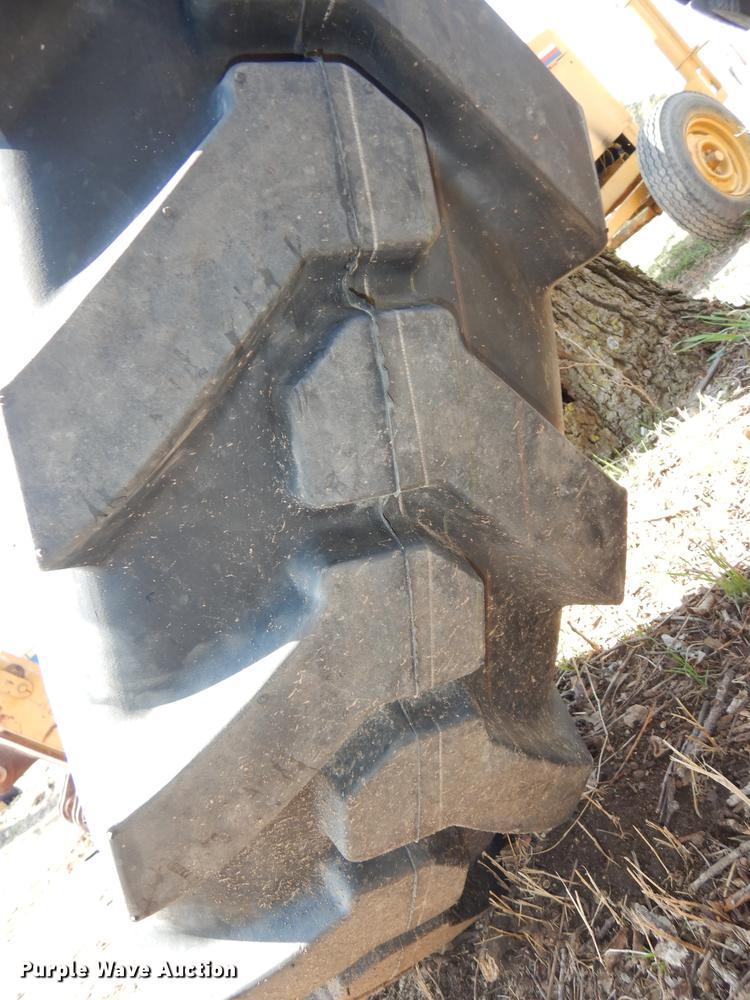 image for item DN9462 (4) Deestone 13.00-24 tires