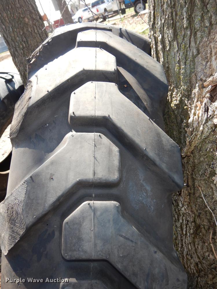 image for item DN9462 (4) Deestone 13.00-24 tires