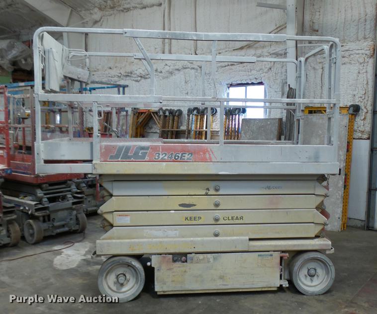 image for item DP9558 2002 JLG 3246E2 scissor lift