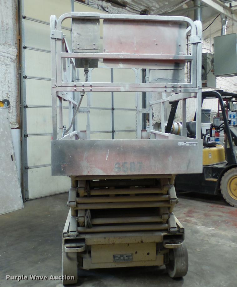 image for item DP9558 2002 JLG 3246E2 scissor lift