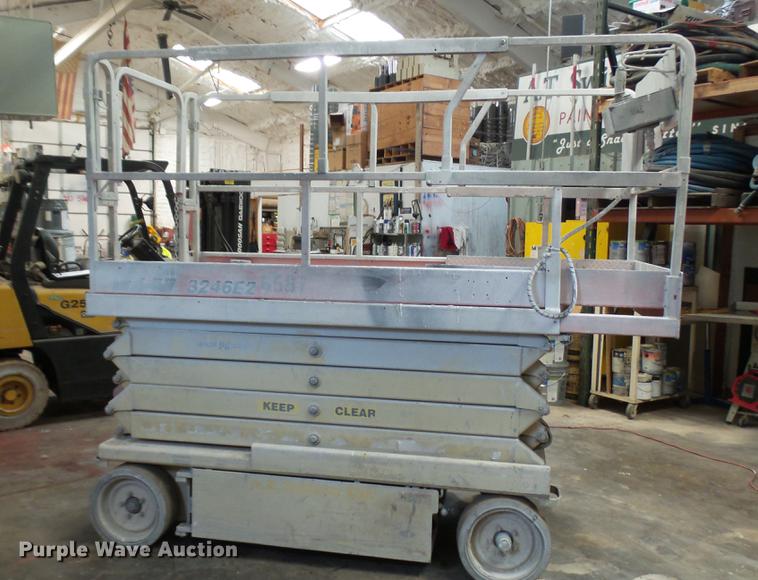 image for item DP9558 2002 JLG 3246E2 scissor lift