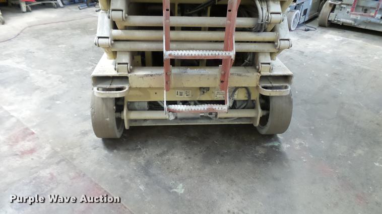 image for item DP9558 2002 JLG 3246E2 scissor lift