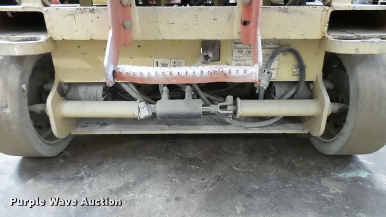 image for item DP9558 2002 JLG 3246E2 scissor lift