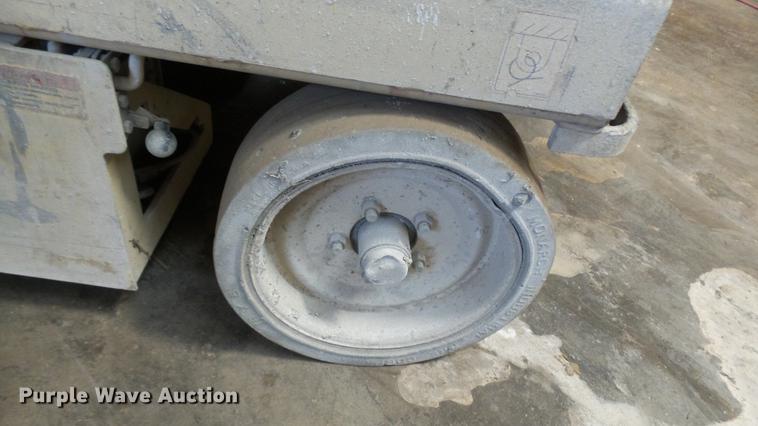 image for item DP9558 2002 JLG 3246E2 scissor lift