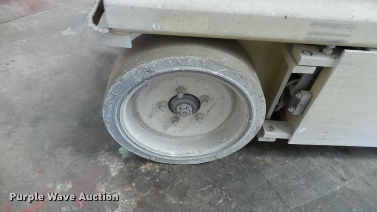 image for item DP9558 2002 JLG 3246E2 scissor lift