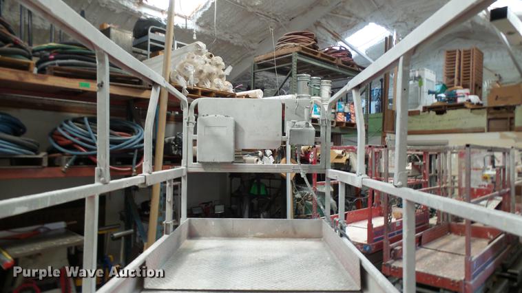 image for item DP9558 2002 JLG 3246E2 scissor lift