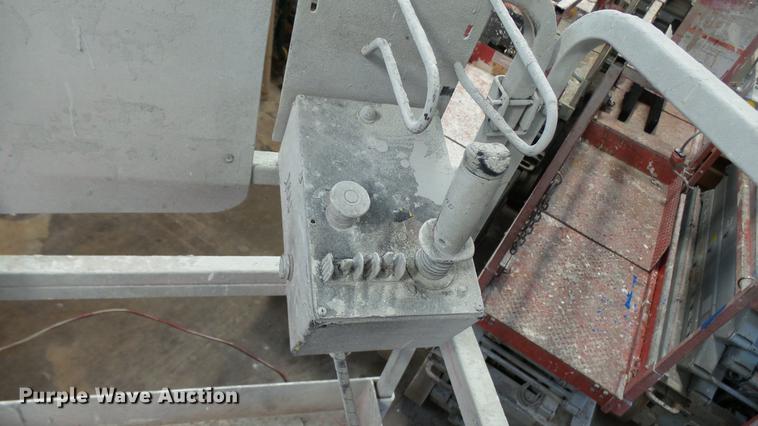 image for item DP9558 2002 JLG 3246E2 scissor lift