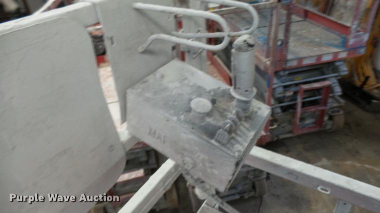 image for item DP9558 2002 JLG 3246E2 scissor lift