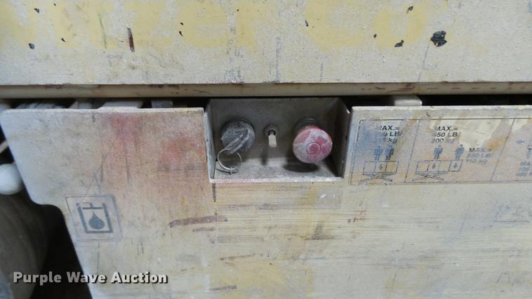 image for item DP9558 2002 JLG 3246E2 scissor lift