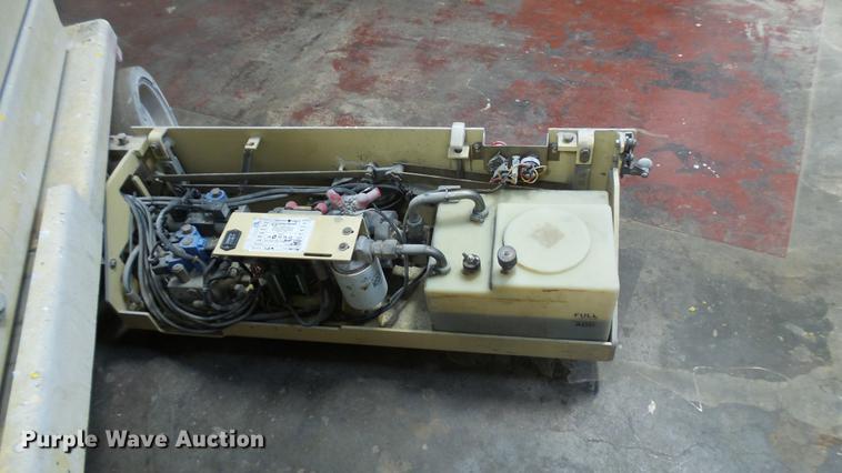 image for item DP9558 2002 JLG 3246E2 scissor lift