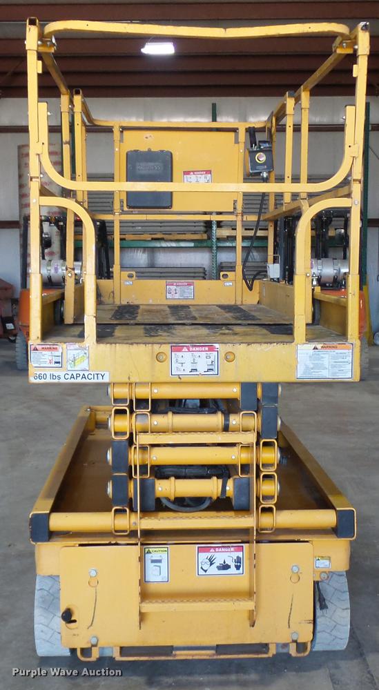 image for item DP9569 2006 Haulotte 3347E scissor lift