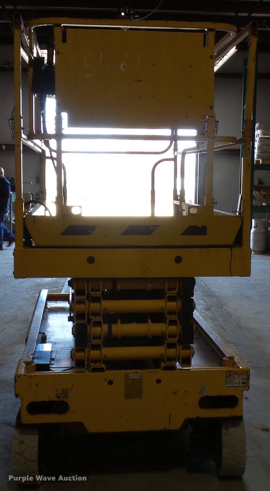image for item DP9569 2006 Haulotte 3347E scissor lift