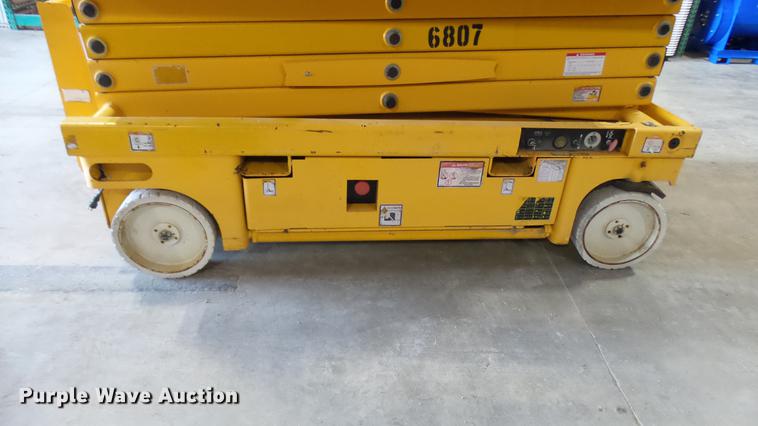 image for item DP9569 2006 Haulotte 3347E scissor lift