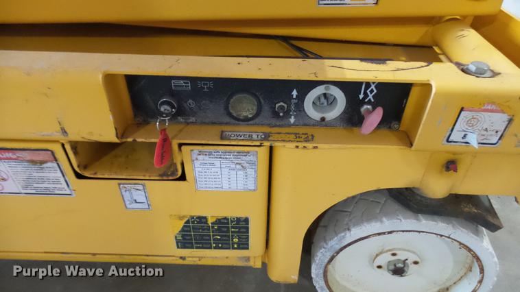 image for item DP9569 2006 Haulotte 3347E scissor lift