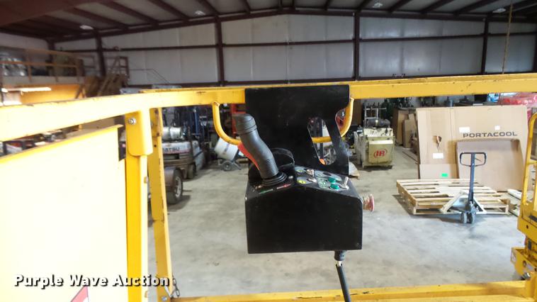 image for item DP9569 2006 Haulotte 3347E scissor lift
