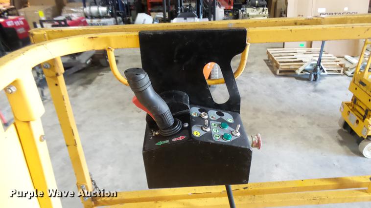 image for item DP9569 2006 Haulotte 3347E scissor lift