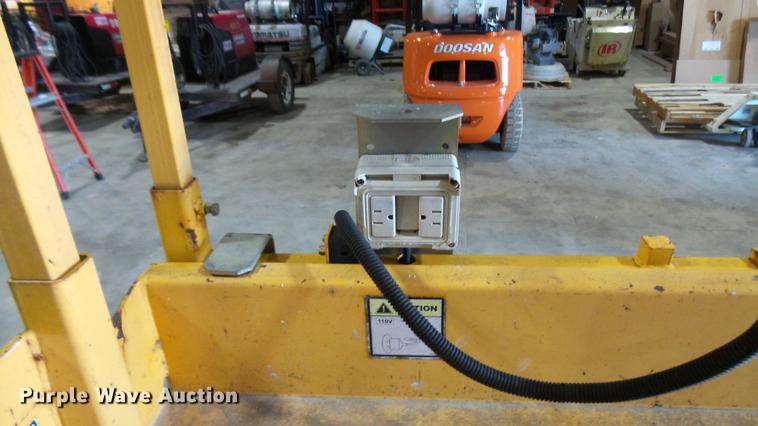 image for item DP9569 2006 Haulotte 3347E scissor lift