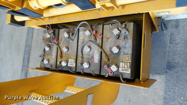 image for item DP9569 2006 Haulotte 3347E scissor lift