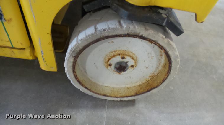 image for item DP9570 2001 Haulotte 2746E scissor lift