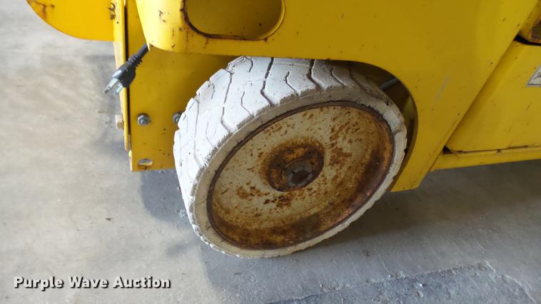 image for item DP9570 2001 Haulotte 2746E scissor lift