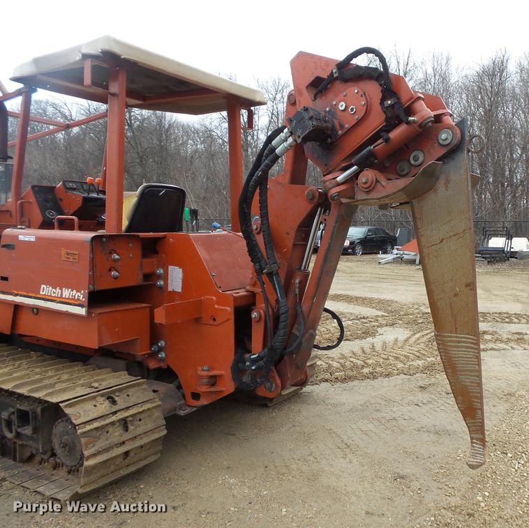 image for item DV9682 Ditch Witch HT110 cable plow