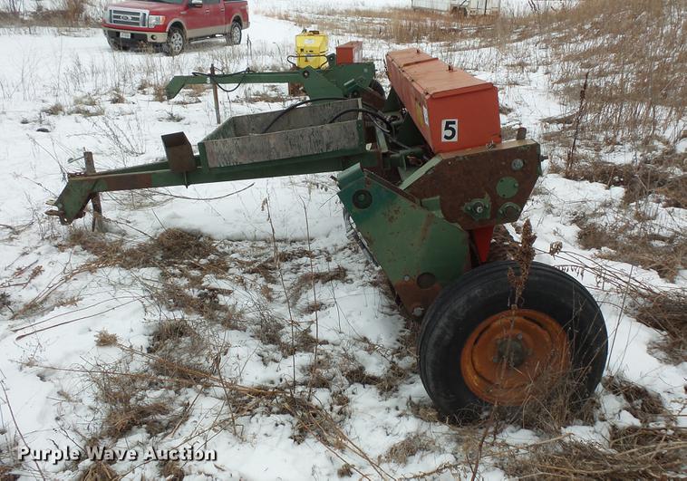image for item DW9648 Brillion SL-10 seeder