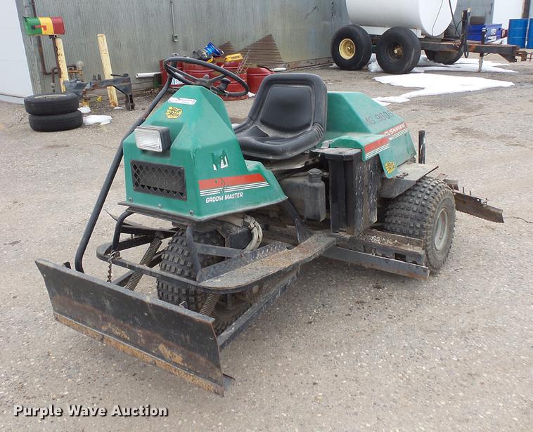 image for item DW9649 1999 Cushman Groom Master bunker rake