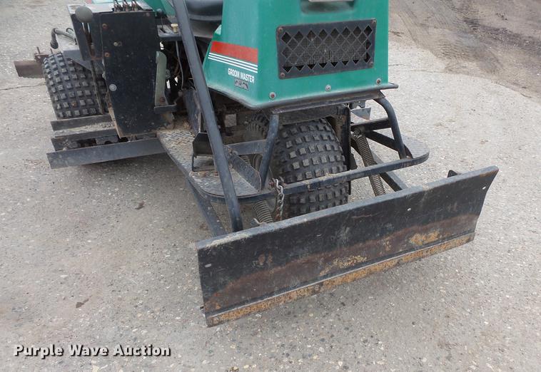 image for item DW9649 1999 Cushman Groom Master bunker rake