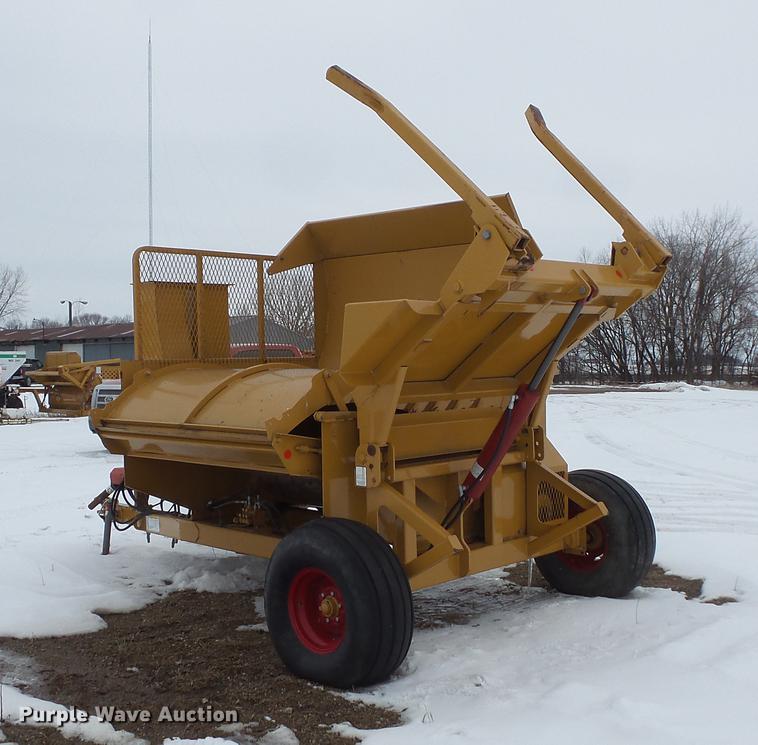 image for item DW9650 HayBuster 2564 bale processor