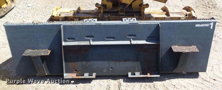 image for item DZ9283 Skid steer bucket