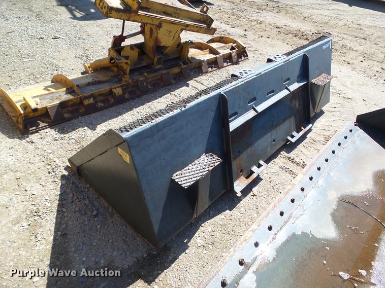 image for item DZ9283 Skid steer bucket