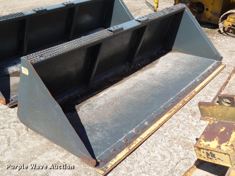 image for item DZ9283 Skid steer bucket