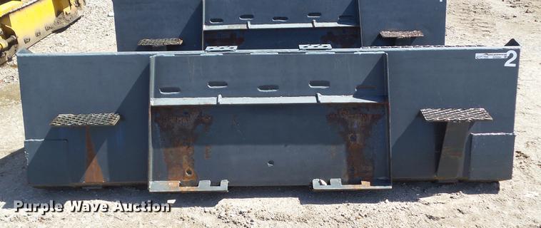 image for item DZ9284 Skid steer bucket