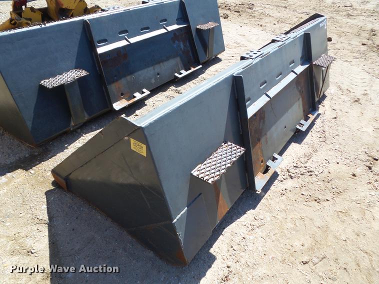 image for item DZ9284 Skid steer bucket