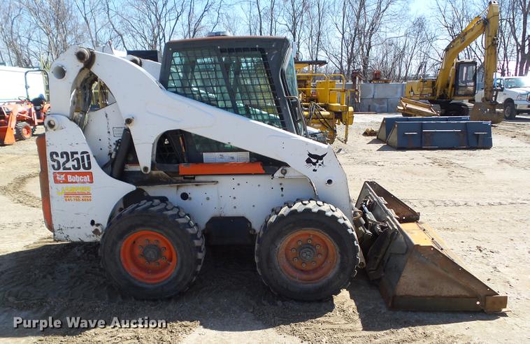 image for item DZ9287 2007 Bobcat S250 skid steer