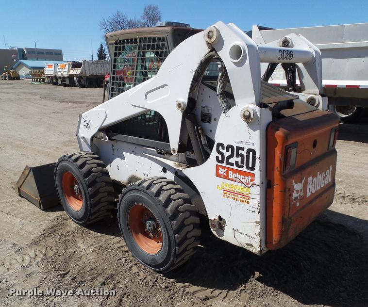 image for item DZ9287 2007 Bobcat S250 skid steer