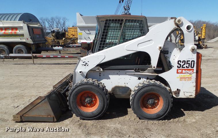 image for item DZ9287 2007 Bobcat S250 skid steer