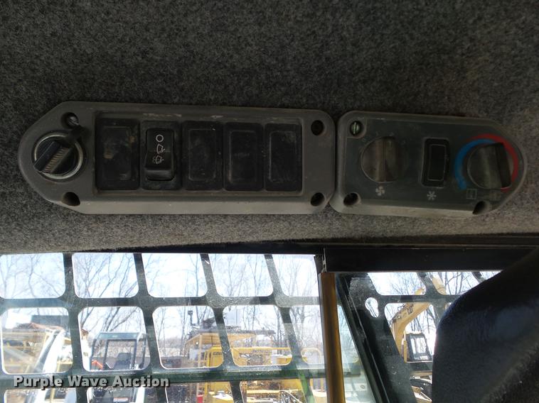 image for item DZ9287 2007 Bobcat S250 skid steer