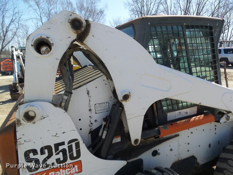 image for item DZ9287 2007 Bobcat S250 skid steer