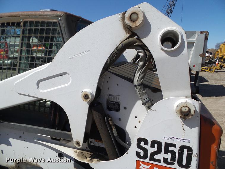 image for item DZ9287 2007 Bobcat S250 skid steer