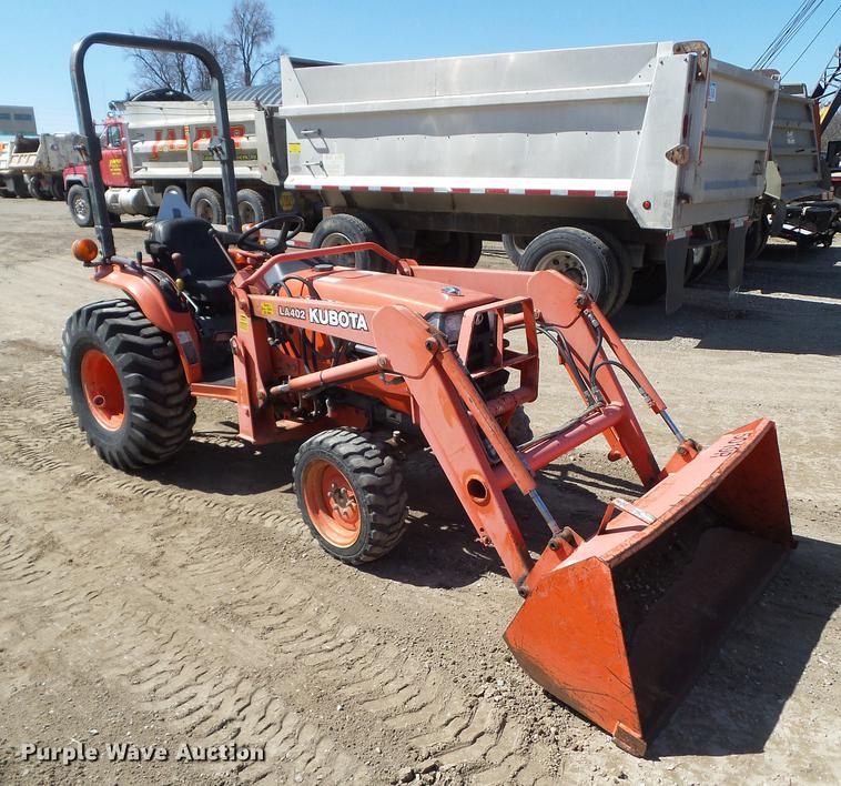 image for item DZ9288 Kubota B2910 MFWD tractor