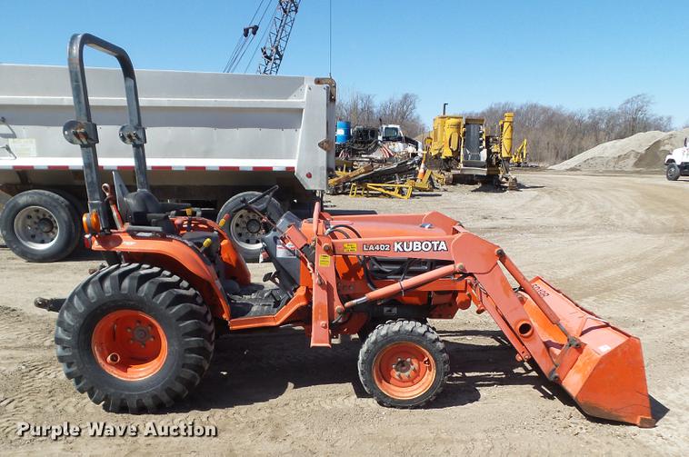 image for item DZ9288 Kubota B2910 MFWD tractor