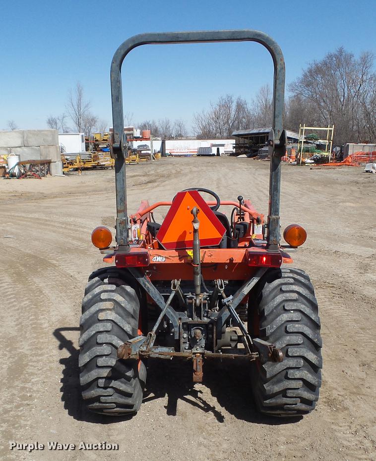 Kubota B2910 MFWD tractor in Newton, IA Item DZ9288 sold Purple Wave