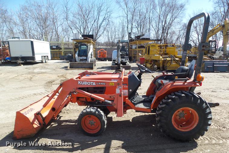 image for item DZ9288 Kubota B2910 MFWD tractor